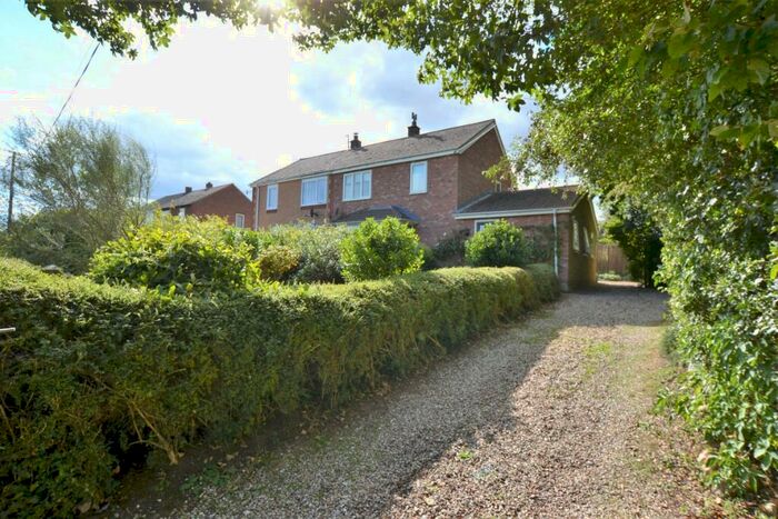 4 Bedroom Semi-Detached House For Sale In Dunns Lane, North Creake, NR21