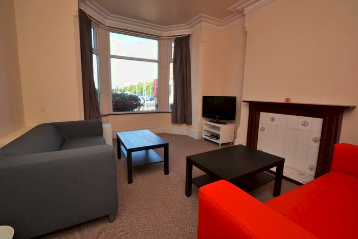 5 Bedroom Semi-Detached House To Rent In Trent Boulevard, West Bridgford, NG2