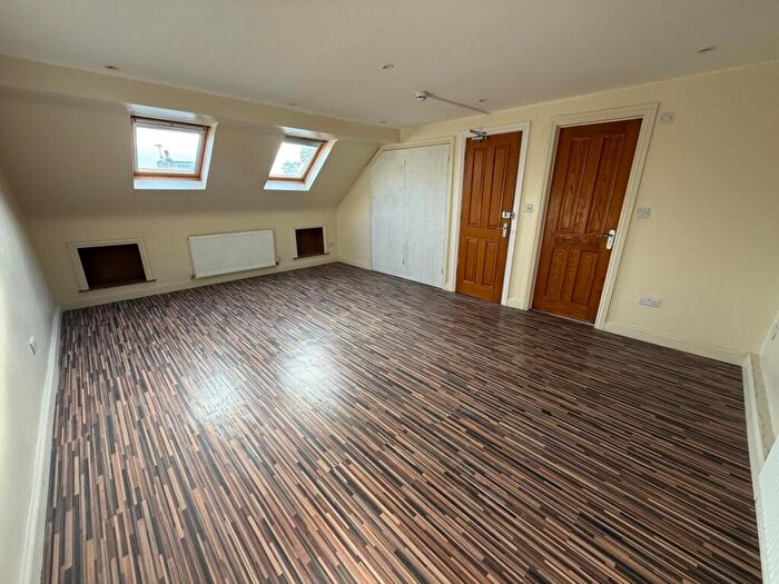 7 Bedroom House To Rent In Cairnfield Avenue, London, NW2