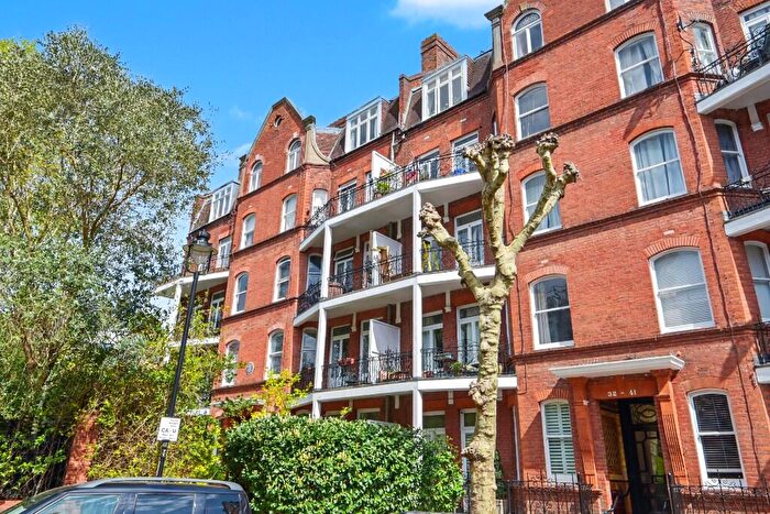 3 Bedroom Flat For Sale In Lissenden Gardens, Parliament Hill, London, NW5