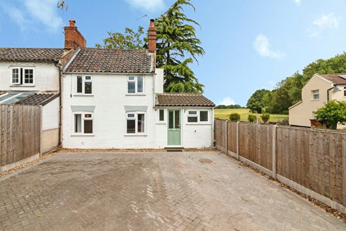 2 Bedroom Cottage For Sale In Yarmouth Road, Ellingham, Bungay, NR35
