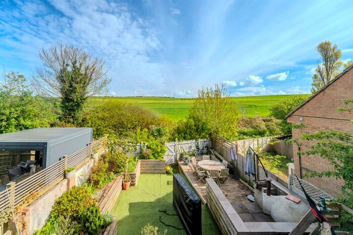 2 Bedroom House To Rent In Barn Close, Seaford, BN25