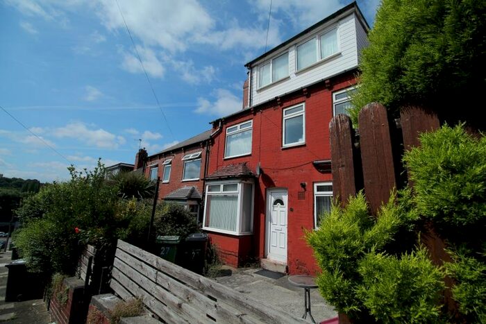 2 Bedroom Apartment To Rent In Woodside Place, Burley, LS4