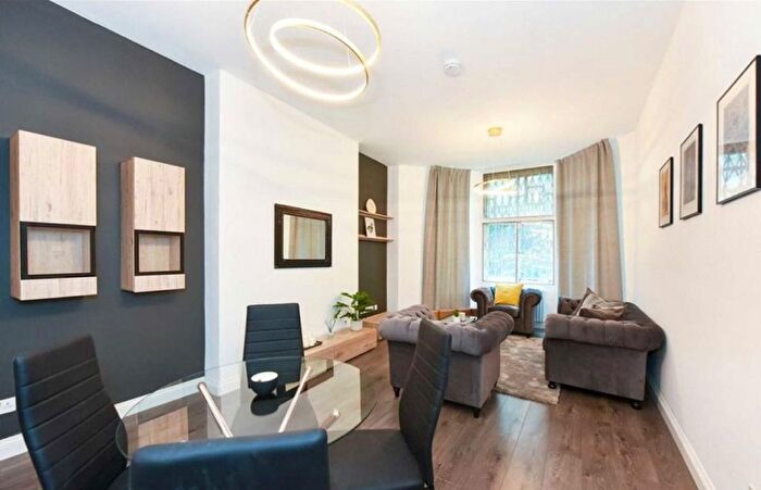 3 Bedroom Flat To Rent In Bickenhall Street, Marylebone, W1U