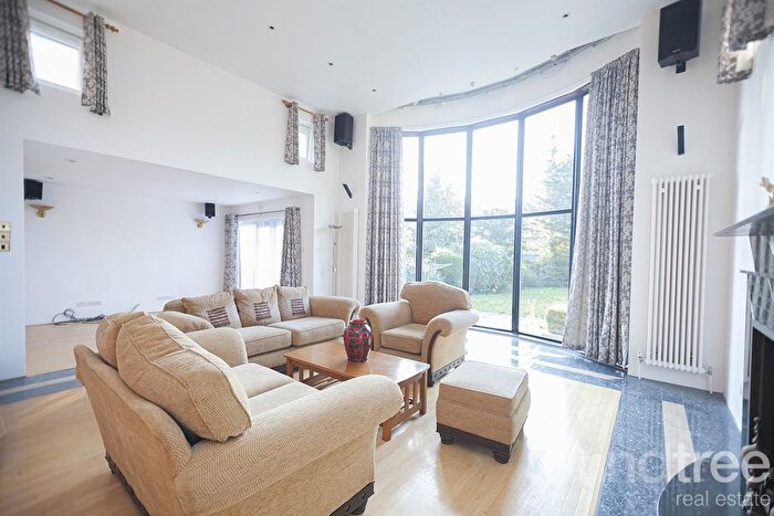 4 Bedroom Detached House To Rent In Wykeham Road, Hendon, NW4