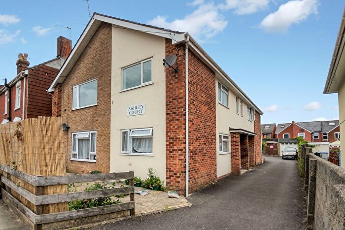 2 Bedroom Flat To Rent In Ashley Court, Salisbury, SP2