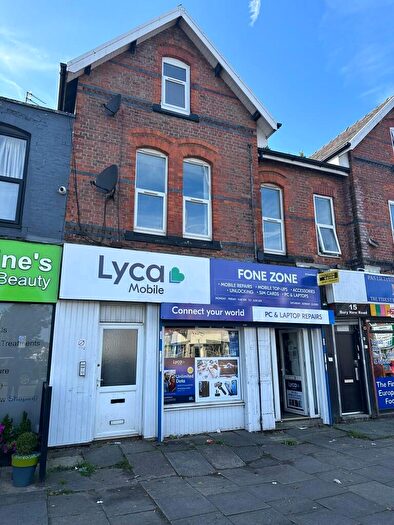 2 Bedroom Flat To Rent In Bury New Road, Manchester, Greater Manchester, M25