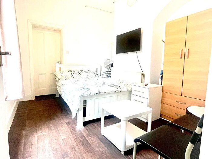 1 Bedroom Flat To Rent In Ilford Lane, Ilford, IG1