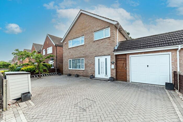 4 Bedroom Detached House To Rent In Cobs Way, Addlestone, KT15