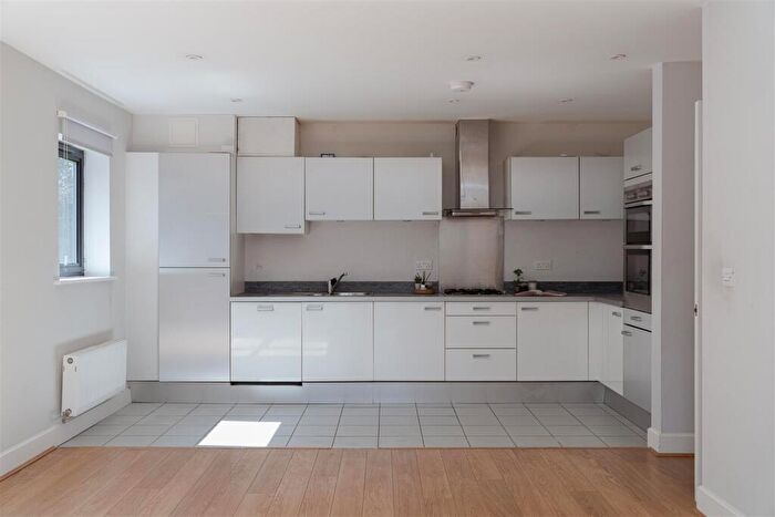 2 Bedroom Apartment For Sale In Hornbeam Road, Reigate, RH2