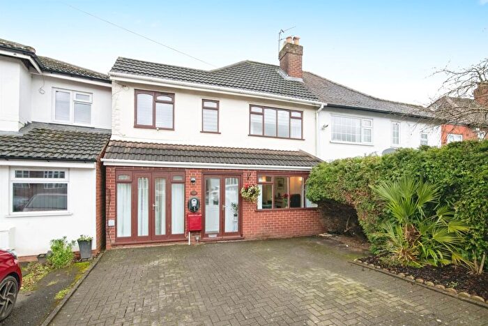 4 Bedroom Semi-Detached House For Sale In Peak House Road, Birmingham, B43