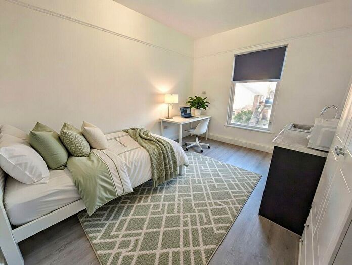 1 Bedroom Detached House To Rent In Park Road, Nottingham, NG7