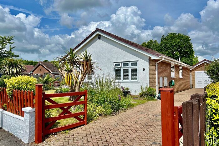 3 Bedroom Bungalow For Sale In West Avenue, Three Legged Cross, BH21