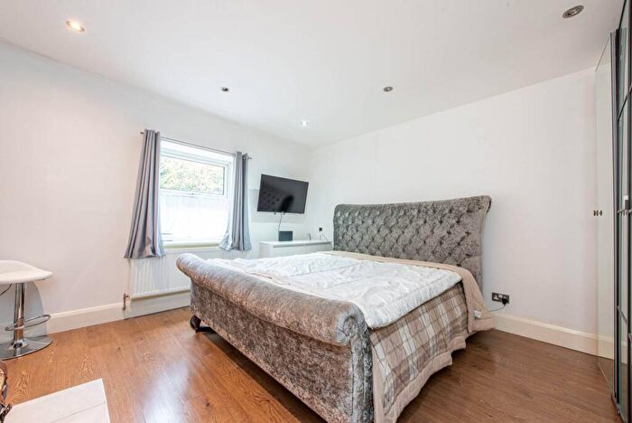 2 Bedroom Flat For Sale In Woodland Road, New Southgate, Southgate, N11