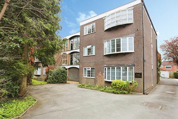 2 Bedroom Flat For Sale In Wellington Road North, Heaton Chapel, Stockport, SK4