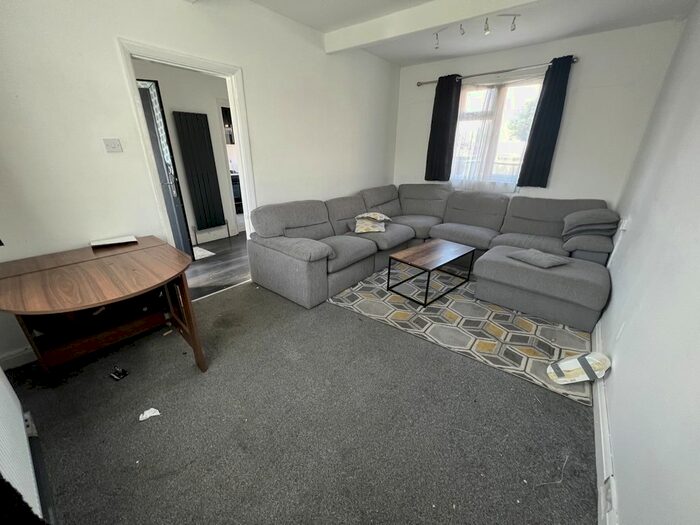 3 Bedroom Semi-Detached House To Rent In Allendale Avenue, Southall, Greater London, UB1