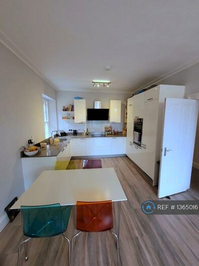 3 Bedroom Flat To Rent In Clifton, Bristol, BS8
