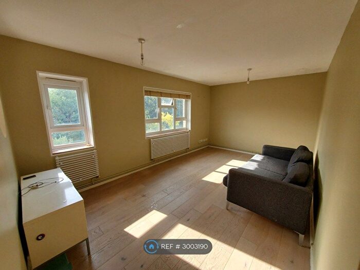 2 Bedroom Flat To Rent In Melrose Gardens, London, W6