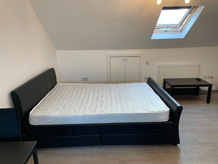 1 Bedroom Flat To Rent In Coles Green Road, London, NW2