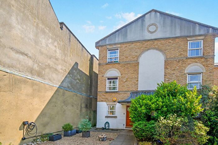 4 Bedroom End Terrace House To Rent In London, SE5