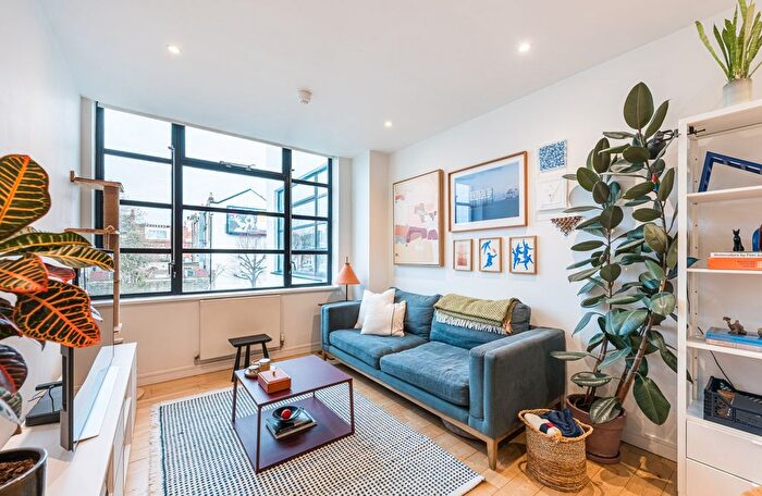 1 Bedroom Flat For Sale In Lavender Hill, London, SW11