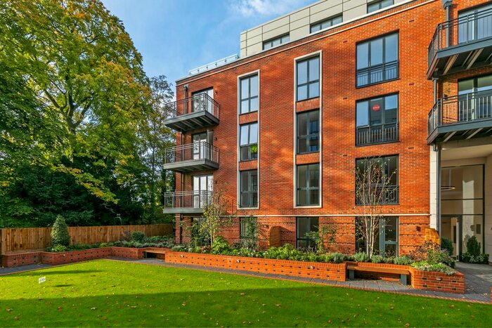 2 Bedroom Flat To Rent In Fellowes Rise, Winchester, SO22