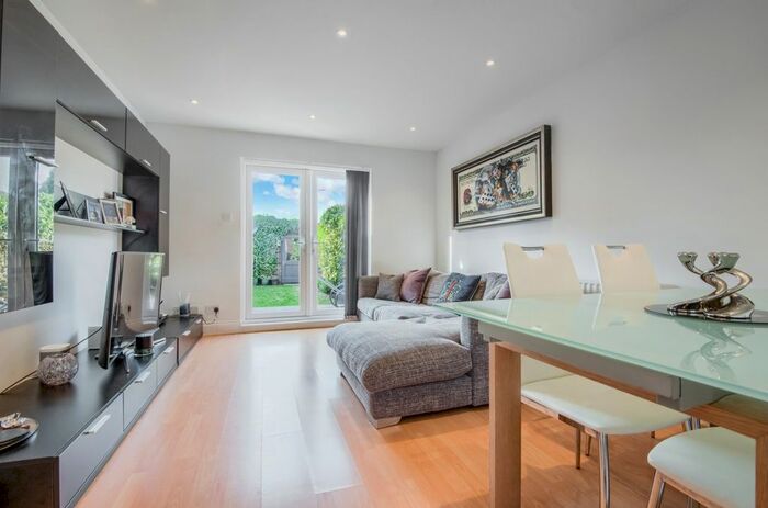 2 Bedroom End Of Terrace House To Rent In Lambourn Chase, Radlett, WD7