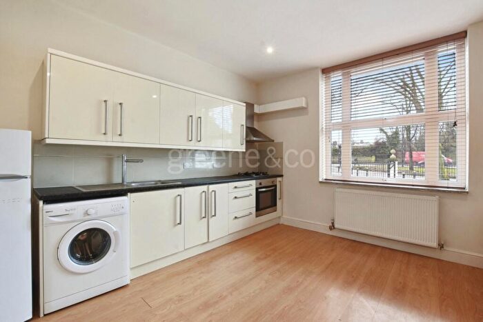2 Bedroom Flat To Rent In Windsor Court, London, N8