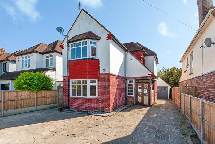 4 Bedroom Detached House For Sale In Bath Road, Maidenhead, SL6