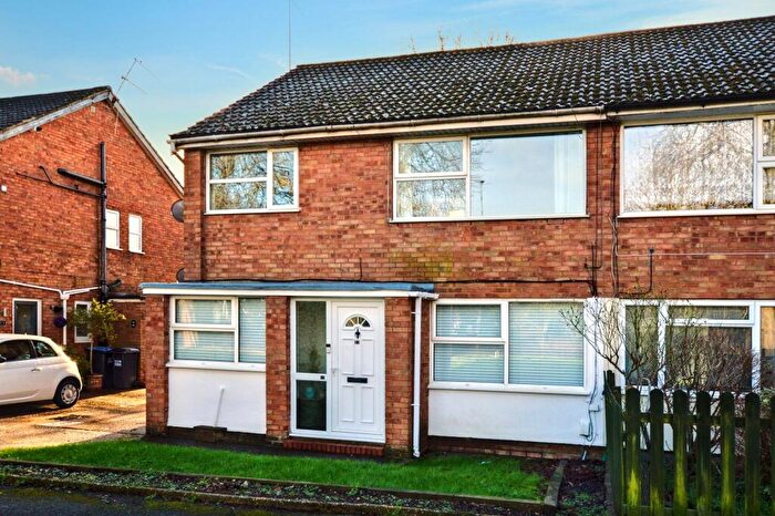 2 Bedroom Maisonette To Rent In Poplars Close, St Albans, AL10