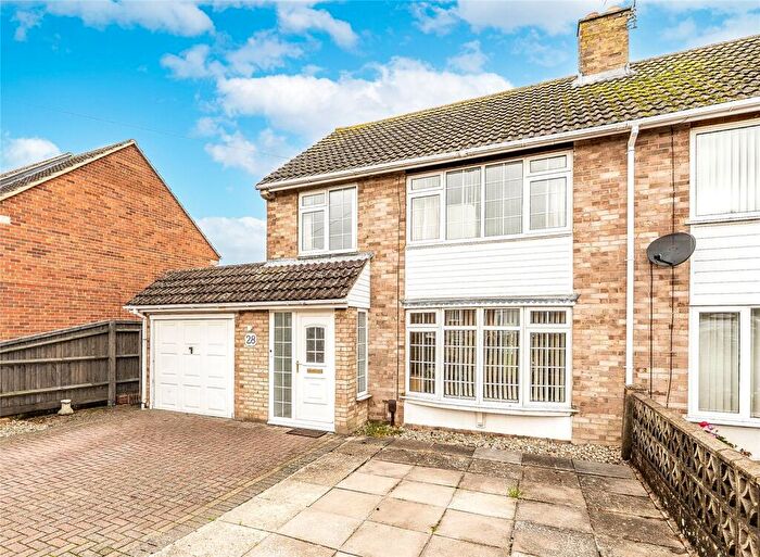 3 Bedroom Semi-Detached House For Sale In Mowbray Road, Didcot, Oxfordshire, OX11