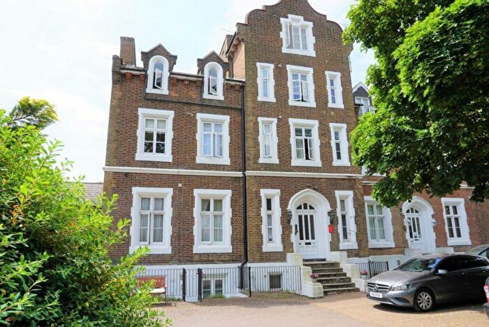 2 Bedroom Flat To Rent In Upton Park, SL1