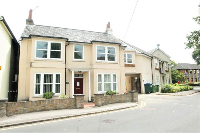 2 Bedroom Flat To Rent In Pleasant Place, Walton-On-Thames, Surrey, KT12