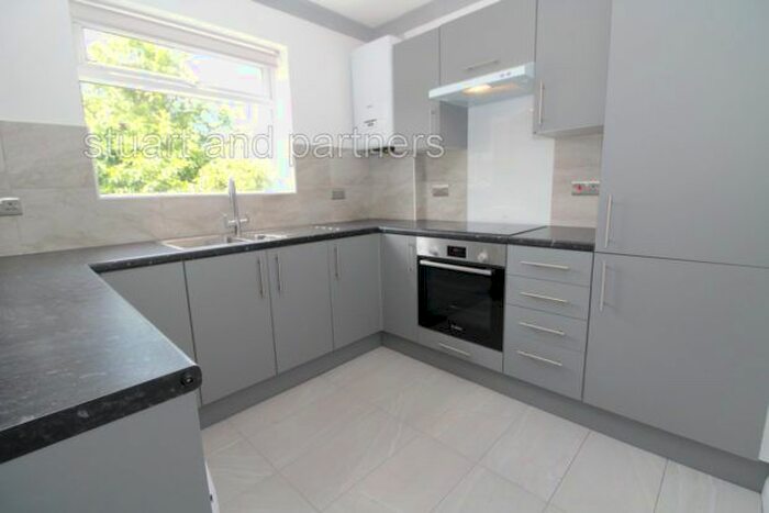 2 Bedroom Flat To Rent In Embassy Court, Sydney Road, Haywards Heath, RH16