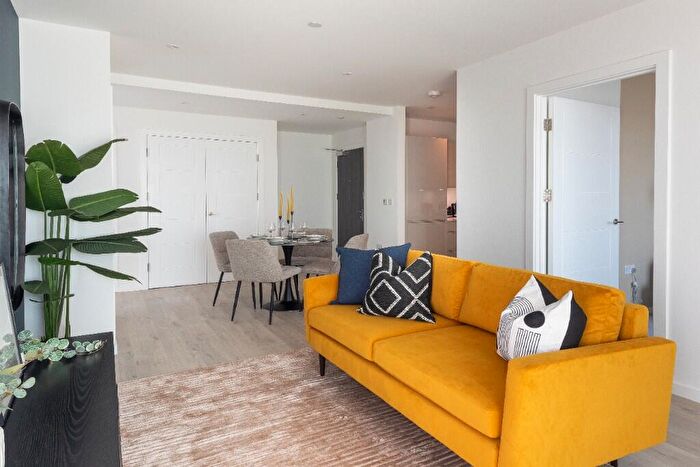 2 Bedroom Apartment For Sale In Meridian Way, London, N18