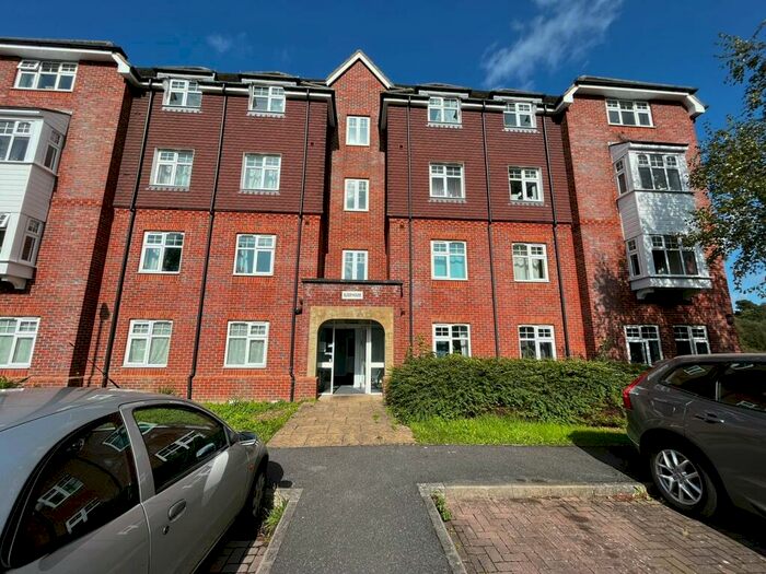 2 Bedroom Flat To Rent In The Hollies, Basingstoke, RG24