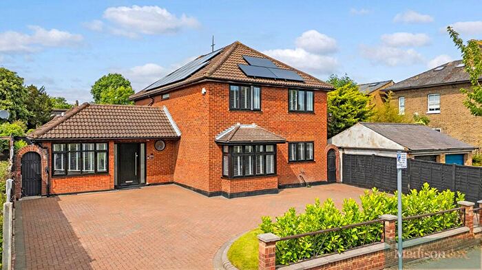 4 Bedroom Detached House For Sale In Grove Hill, South Woodford, E18