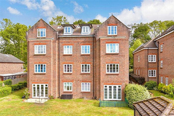 1 Bedroom Flat For Sale In Gatton Park Road, Redhill, Surrey, RH1