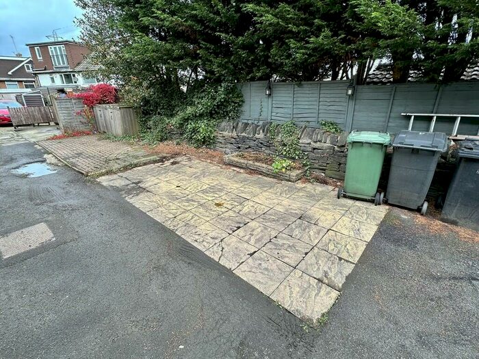 2 Bedroom Cottage To Rent In Womersley Place, Stanningley, LS28