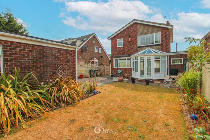 3 Bedroom Detached House For Sale In Hakehill Close, Bessacarr, Doncaster, DN4