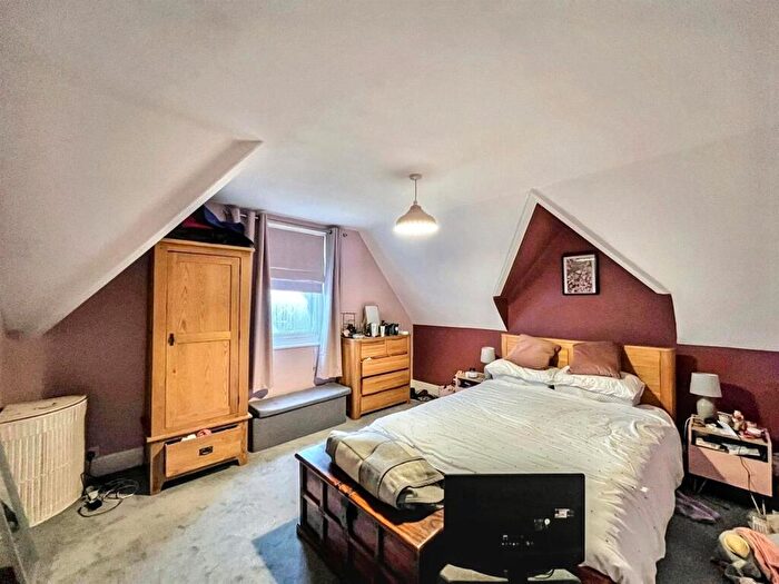 2 Bedroom Flat For Sale In Enys Road, Eastbourne, BN21