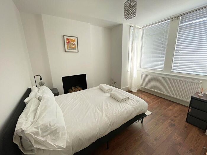 2 Bedroom Flat To Rent In Victoria Way, Charlton, London, SE7