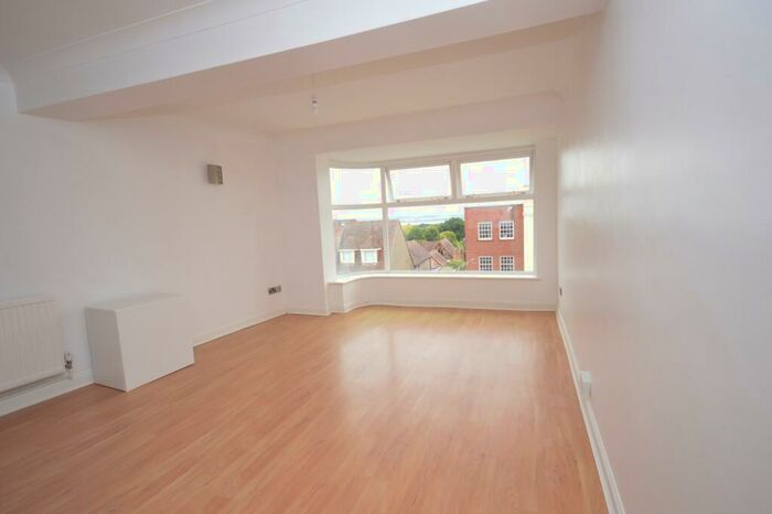 1 Bedroom Flat To Rent In High Street, Lymington, Hampshire, SO41