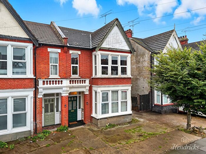 3 Bedroom Flat For Sale In Valkyrie Road, Westcliff-On-Sea, SS0