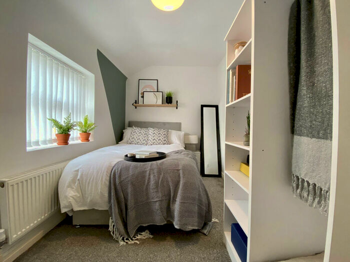 4 Bedroom Flat To Rent In Flat, , Edge Lane, &#;Liverpool, L7