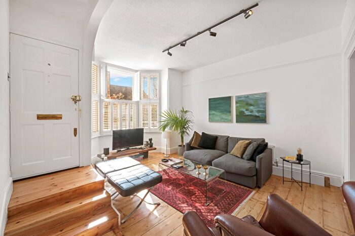 2 Bedroom Maisonette To Rent In Burstock Road, SW15