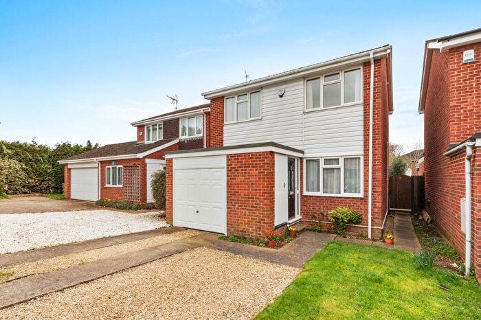 3 Bedroom Detached House For Sale In Cromwell Avenue, Thame, OX9