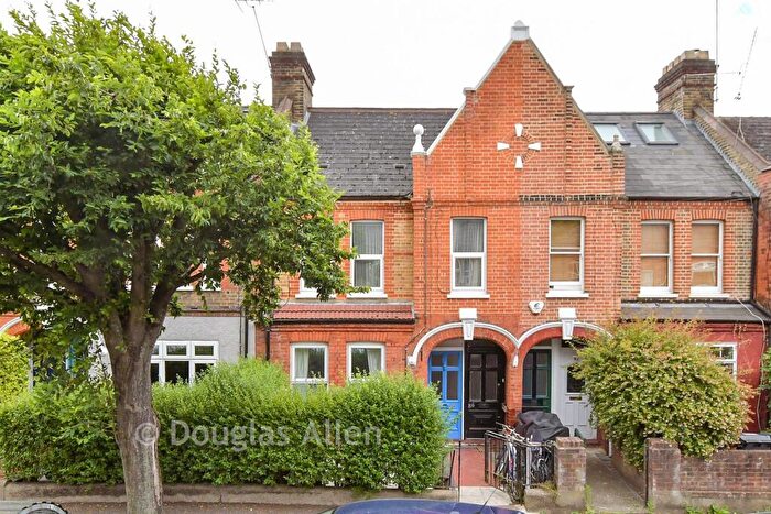 2 Bedroom Ground Maisonette For Sale In Chewton Road, Walthamstow, E17