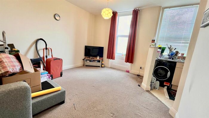 1 Bedroom Flat To Rent In The Crescent, Boscombe, Bournemouth, BH1