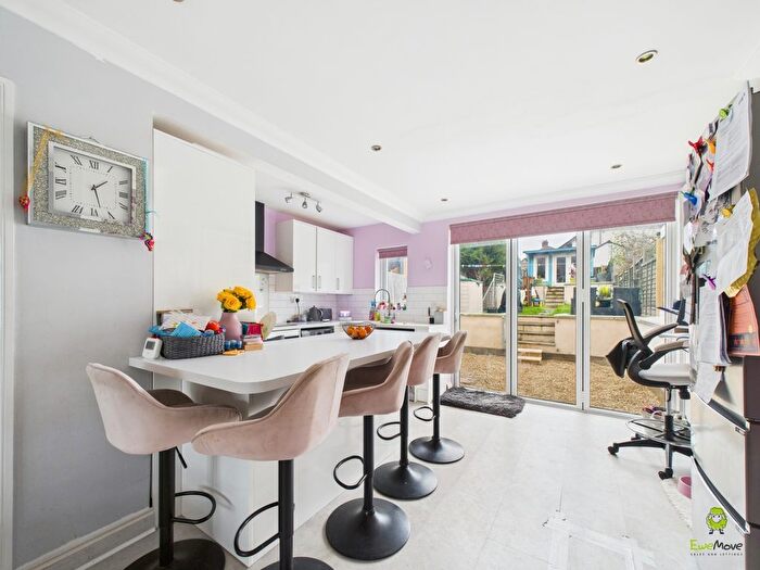 3 Bedroom Terraced House For Sale In Collindale Avenue, Erith, Kent, DA8